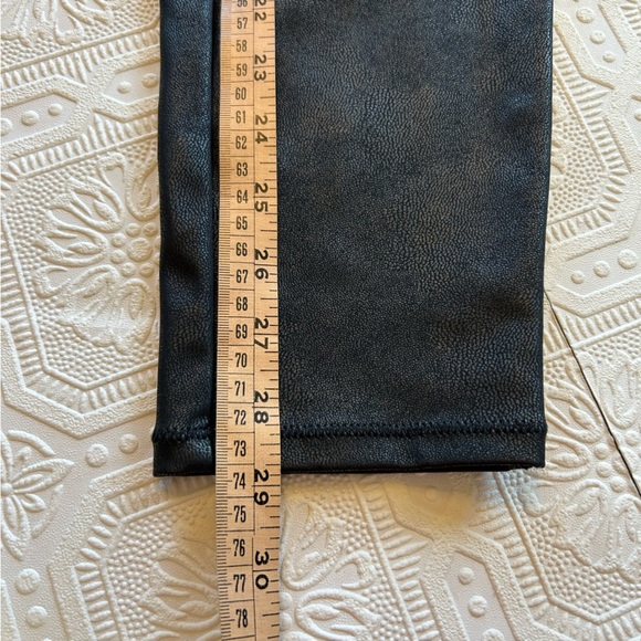 BLANK NYC Vegan Leather Pull On Jeggings Sz 30 NWOT - Picture 11 of 15